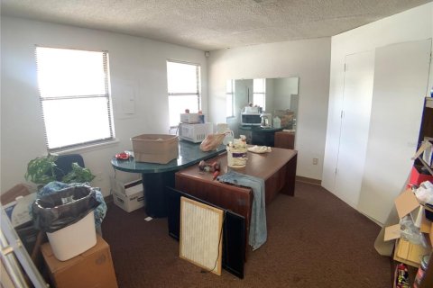 Propiedad comercial en alquiler en Saint Petersburg, Florida, 1189.52 m2 № 611177 - foto 11
