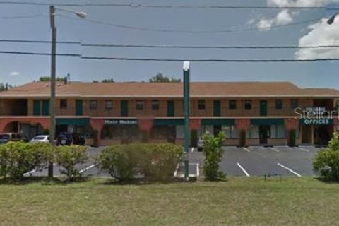 Propiedad comercial en alquiler en Saint Petersburg, Florida, 1189.52 m2 № 611177 - foto 1