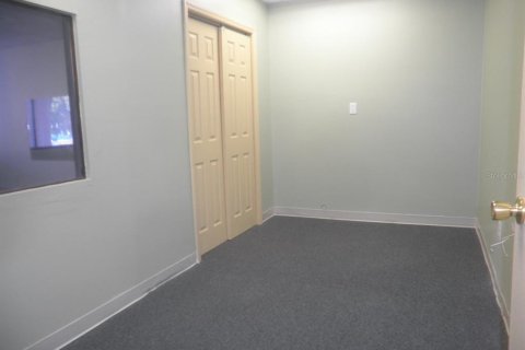 Propiedad comercial en alquiler en Saint Petersburg, Florida, 1189.52 m2 № 611177 - foto 12