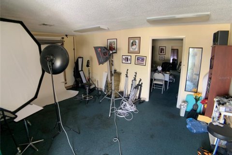 Propiedad comercial en alquiler en Saint Petersburg, Florida, 1189.52 m2 № 611177 - foto 5