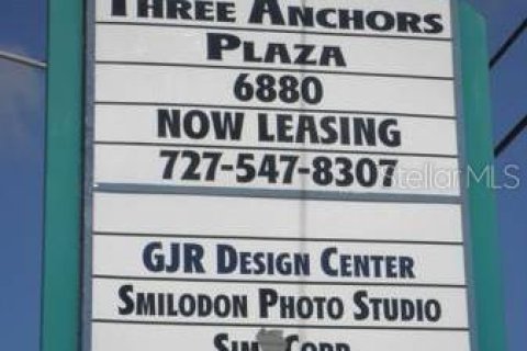 Propiedad comercial en alquiler en Saint Petersburg, Florida, 1189.52 m2 № 611177 - foto 2