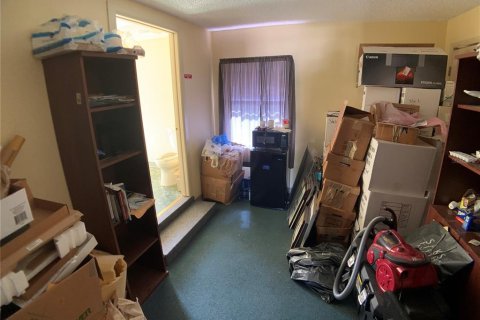Propiedad comercial en alquiler en Saint Petersburg, Florida, 1189.52 m2 № 611177 - foto 7