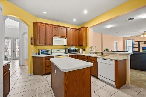 House in Kissimmee, Florida 5 bedrooms, 318.19 sq.m. № 1793155 - photo 10