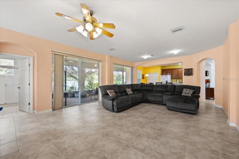 House in Kissimmee, Florida 5 bedrooms, 318.19 sq.m. № 1793155 - photo 7
