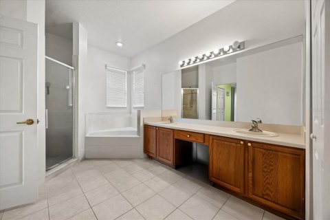House in Kissimmee, Florida 5 bedrooms, 318.19 sq.m. № 1793155 - photo 5