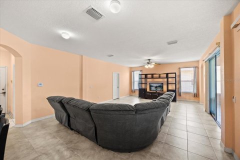 House in Kissimmee, Florida 5 bedrooms, 318.19 sq.m. № 1793155 - photo 6
