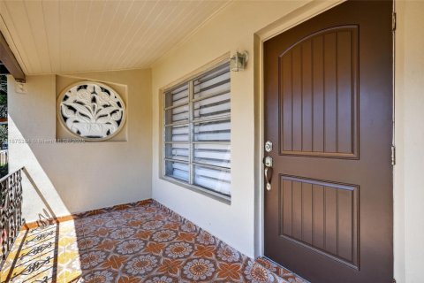 House in Miami, Florida 3 bedrooms, 107.4 sq.m. № 1924558 - photo 20