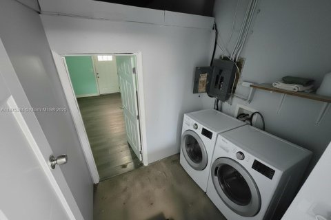 House in Miami, Florida 3 bedrooms, 107.4 sq.m. № 1924558 - photo 16