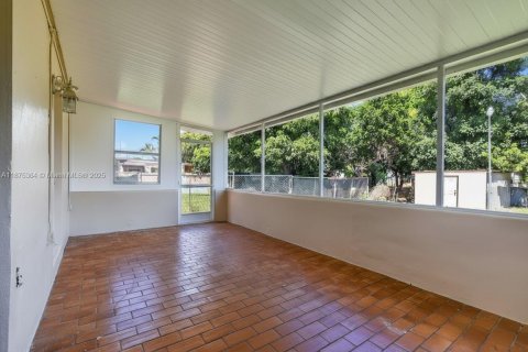 House in Miami, Florida 3 bedrooms, 107.4 sq.m. № 1924558 - photo 19