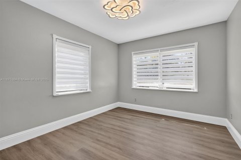 House in Miami, Florida 3 bedrooms, 107.4 sq.m. № 1924558 - photo 9