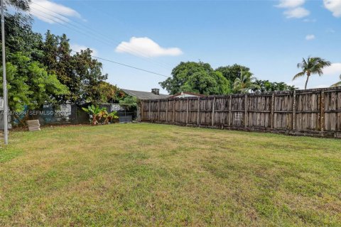 Casa en venta en Miami, Florida, 3 dormitorios, 107.4 m2 № 1924558 - foto 24