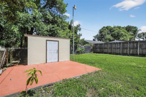 House in Miami, Florida 3 bedrooms, 107.4 sq.m. № 1924558 - photo 23