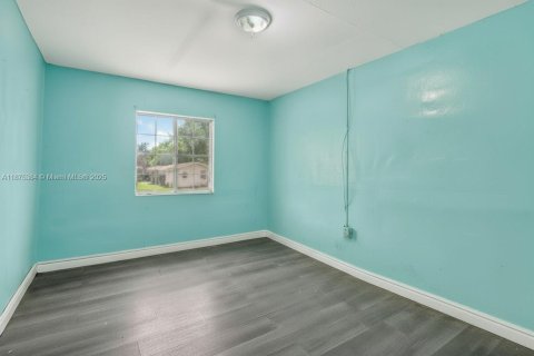 House in Miami, Florida 3 bedrooms, 107.4 sq.m. № 1924558 - photo 14