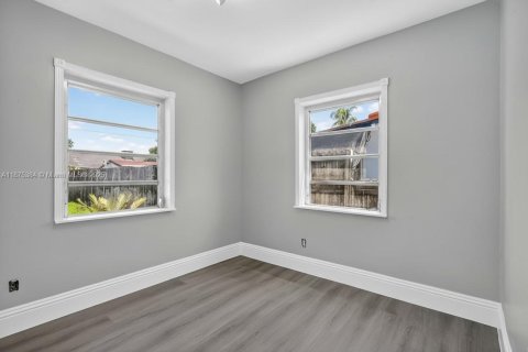 House in Miami, Florida 3 bedrooms, 107.4 sq.m. № 1924558 - photo 13