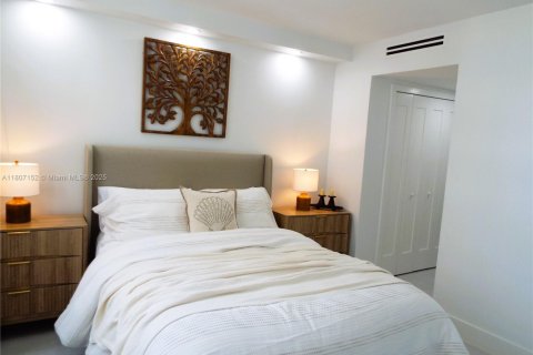 Condominio en venta en Miami Beach, Florida, 2 dormitorios, 76.64 m2 № 1741313 - foto 5