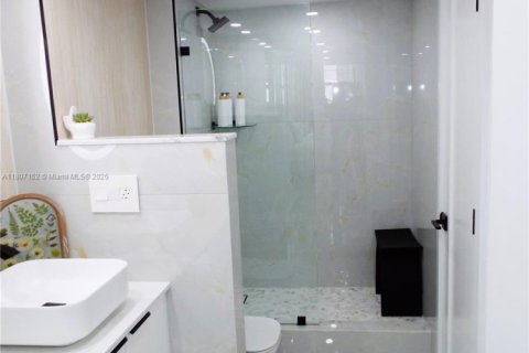 Condominio en venta en Miami Beach, Florida, 2 dormitorios, 76.64 m2 № 1741313 - foto 14