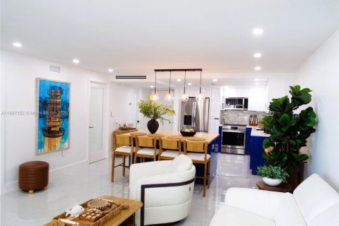 Condominio en venta en Miami Beach, Florida, 2 dormitorios, 76.64 m2 № 1741313 - foto 1