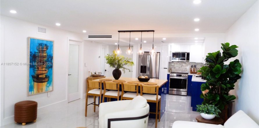 Condominio en Miami Beach, Florida, 2 dormitorios № 1741313