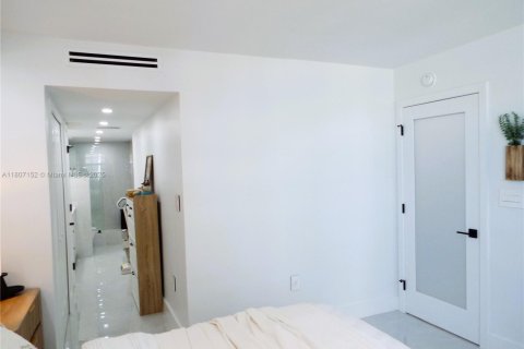 Condominio en venta en Miami Beach, Florida, 2 dormitorios, 76.64 m2 № 1741313 - foto 8