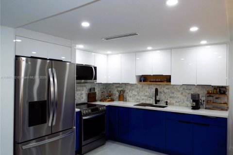 Condominio en venta en Miami Beach, Florida, 2 dormitorios, 76.64 m2 № 1741313 - foto 2