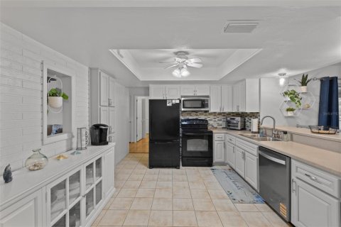 House in Seminole, Florida 3 bedrooms, 149.2 sq.m. № 1912127 - photo 5