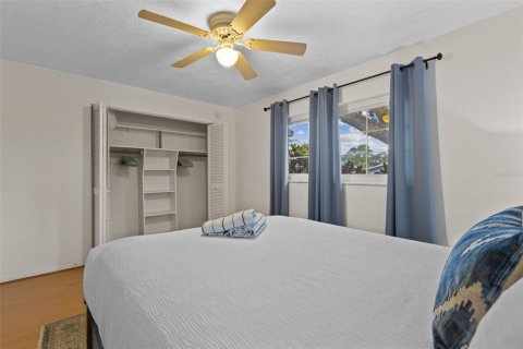 House in Seminole, Florida 3 bedrooms, 149.2 sq.m. № 1912127 - photo 22