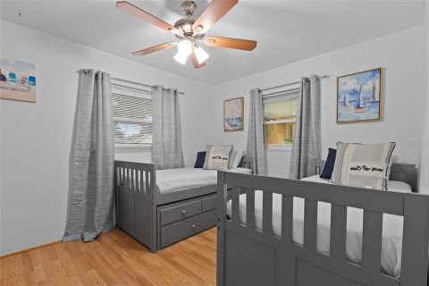 House in Seminole, Florida 3 bedrooms, 149.2 sq.m. № 1912127 - photo 20