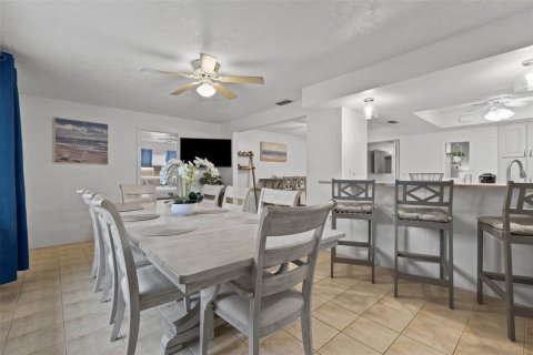 House in Seminole, Florida 3 bedrooms, 149.2 sq.m. № 1912127 - photo 10