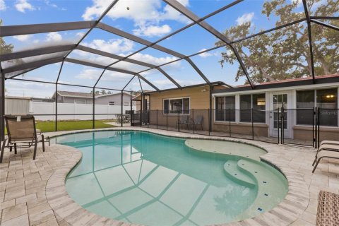 House in Seminole, Florida 3 bedrooms, 149.2 sq.m. № 1912127 - photo 24