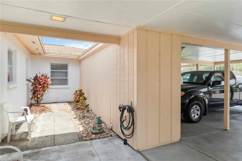 Condo in Bradenton, Florida, 1 bedroom  № 1747611 - photo 3