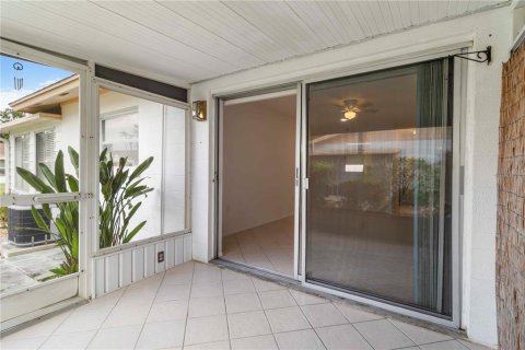 Condo in Bradenton, Florida, 1 bedroom  № 1747611 - photo 9