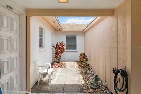 Condo in Bradenton, Florida, 1 bedroom  № 1747611 - photo 4