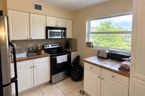 Copropriété à louer à Miami, Floride: 2 chambres, 64.57 m2 № 2374711 - photo 6