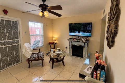 Copropriété à louer à Miami, Floride: 2 chambres, 64.57 m2 № 2374711 - photo 4