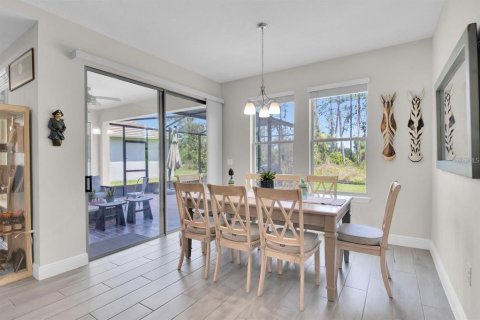 House in Winter Garden, Florida 5 bedrooms, 317.35 sq.m. № 2225590 - photo 6