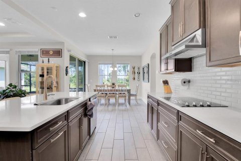House in Winter Garden, Florida 5 bedrooms, 317.35 sq.m. № 2225590 - photo 9