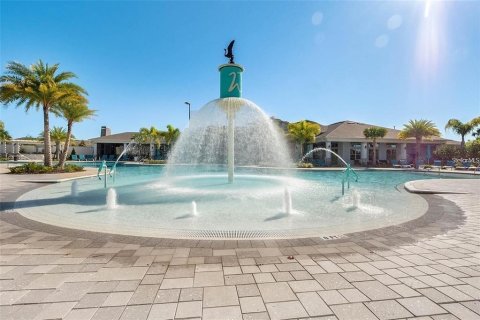House in Winter Garden, Florida 5 bedrooms, 317.35 sq.m. № 2225590 - photo 25