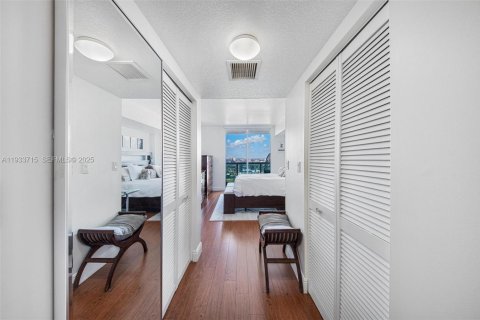 Condominio en venta en Miami, Florida, 1 dormitorio, 76.37 m2 № 1993485 - foto 21