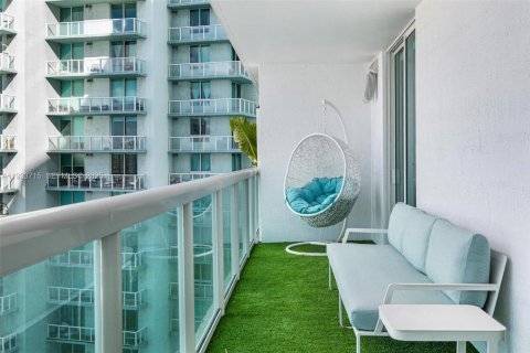 Condominio en venta en Miami, Florida, 1 dormitorio, 76.37 m2 № 1993485 - foto 25