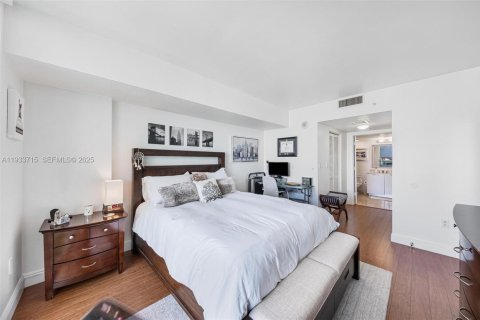 Condominio en venta en Miami, Florida, 1 dormitorio, 76.37 m2 № 1993485 - foto 19
