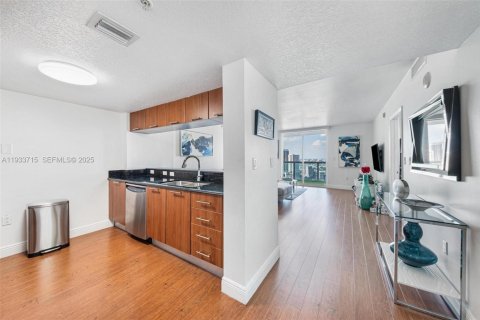 Condominio en venta en Miami, Florida, 1 dormitorio, 76.37 m2 № 1993485 - foto 9