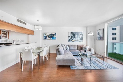 Condominio en venta en Miami, Florida, 1 dormitorio, 76.37 m2 № 1993485 - foto 12