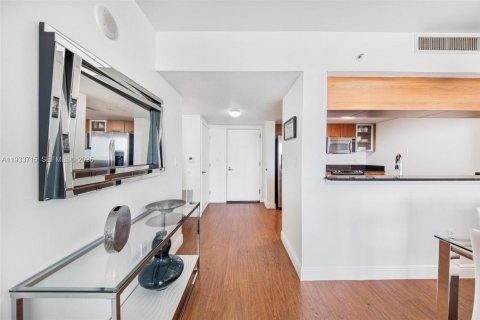 Condominio en venta en Miami, Florida, 1 dormitorio, 76.37 m2 № 1993485 - foto 8