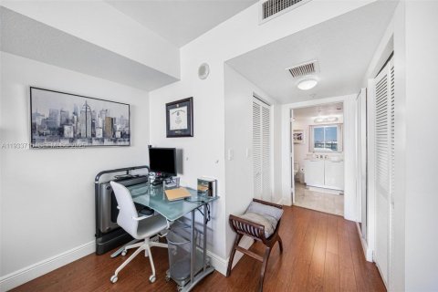 Condominio en venta en Miami, Florida, 1 dormitorio, 76.37 m2 № 1993485 - foto 20
