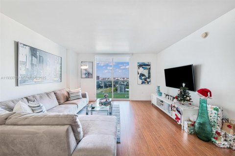 Condominio en Miami, Florida, 1 dormitorio  № 1993485