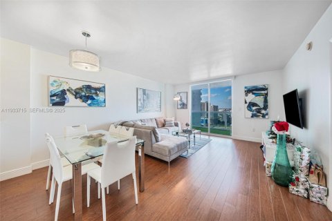 Condominio en venta en Miami, Florida, 1 dormitorio, 76.37 m2 № 1993485 - foto 11
