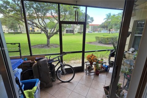 Condominio en venta en Pembroke Pines, Florida, 2 dormitorios, 142.42 m2 № 1952455 - foto 22