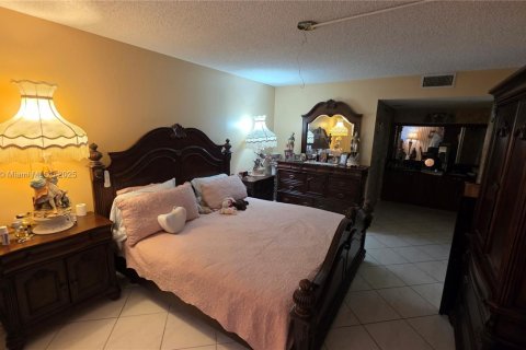 Condominio en venta en Pembroke Pines, Florida, 2 dormitorios, 142.42 m2 № 1952455 - foto 9