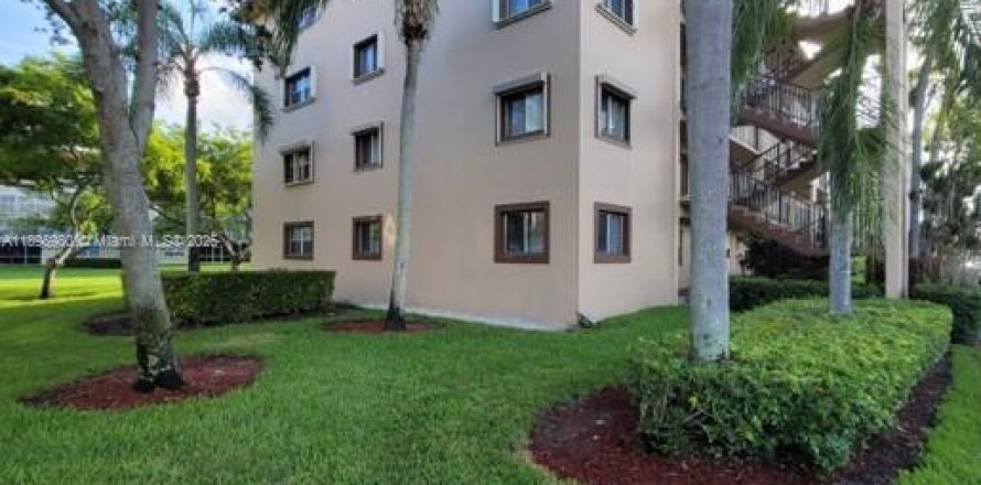 Condominio en Pembroke Pines, Florida, 2 dormitorios  № 1952455