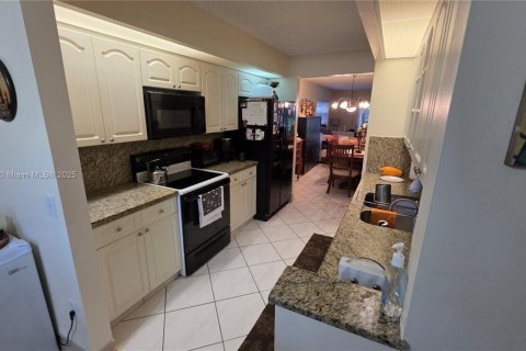 Condominio en venta en Pembroke Pines, Florida, 2 dormitorios, 142.42 m2 № 1952455 - foto 3